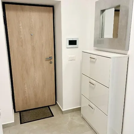 Hils Pallady Lyly Apartament *